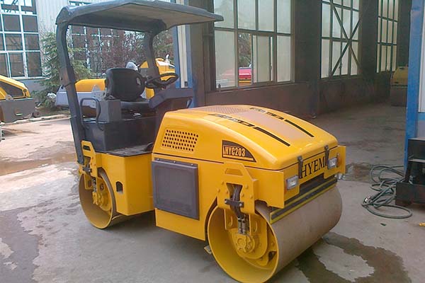 3噸<a  target='_blank'>壓路機(jī)</a>價(jià)格