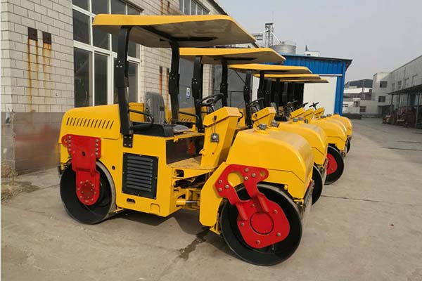 <a href='http://m.bjlqt.cn' target='_blank'>壓路機</a>