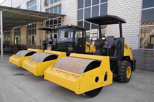 <a href='http://m.bjlqt.cn' target='_blank'>壓路機</a>