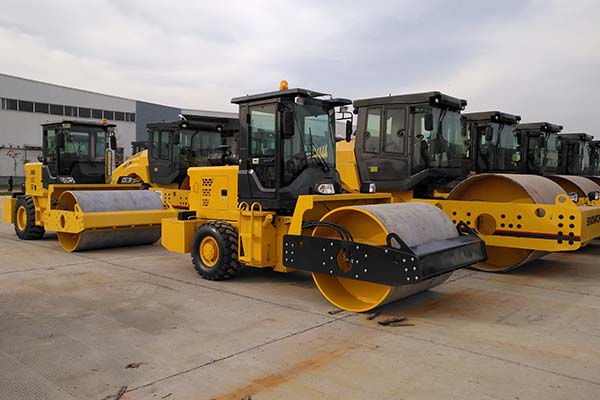 <a href='http://m.bjlqt.cn/product/77.html' target='_blank'>振動壓路機</a>